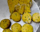 हरी मेथी के थेपले(hari methi thepla recipe in hindi) रेसिपी चरण 2 फोटो