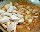 รูปขั้นตอนการทำที่ 5 ของ ผัดเผ็ดไข่ปลาหมึกลูกกล้วยดิบ