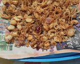 Foto langkah ke 5 dari resep Bawang goreng cruncy tahan bulanan.