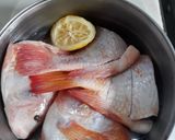 Foto langkah ke 1 dari resep Sop ikan nila merah kemangi.