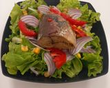 Foto del paso 2 de la receta: Ensalada de Caballa  con Lechuga, Choclo y Tomate