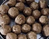 आटा गुड लड्डू (Aata gud laddu recipe in hindi) रेसिपी चरण 4 फोटो