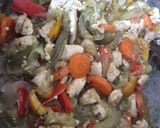 Foto del paso 2 de la receta: Wok de fideos de arroz, pollo y vegetales