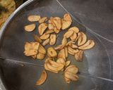 Foto langkah ke 8 dari resep Saikoro Beef Rice Bowl with Omelette.