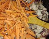 A picture of step 2 of Shredded chicken sauce.