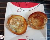 A picture of step 3 of Garlic bread egg toast.