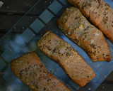Foto del paso 3 de la receta: Salmón preparado en horno ahumador macerado en mostaza antigua y zumo de mandarina