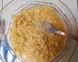 Foto langkah ke 2 dari resep Omelet indomie.