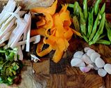 Hình bước làm 1 của món Bánh tráng trộn nước tương