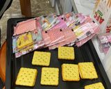 Hình bước làm 2 của món Bánh quy mặn kẹp phô mai
