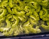 Foto langkah ke 1 dari resep Oseng Sayur Pare/Paria Pedas.