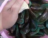 Foto langkah ke 2 dari resep Clam Fettuccine with Padang Sauce.