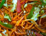 शेज़वान नूडल्स (Schezwan noodles recipe in Hindi) रेसिपी चरण 5 फोटो