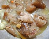 Foto langkah ke 3 dari resep Tumis kikil / kulit / kaki sapi "sunda rasa".