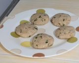 A picture of step 2 of Ragda Patties Chaat.