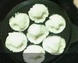 A picture of step 1 of Breakfast easy pizza cup.