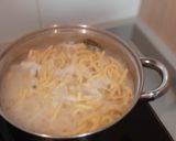 Foto del paso 1 de la receta: Fetuccine 🧄🍄🧀🐷🐮🍅🥫🍝