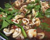 รูปขั้นตอนการทำที่ 7 ของ ปลาหมึกผัดพริกเผา ข้าวไข่ข้น