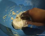 Foto langkah ke 3 dari resep Mini Corn Dog.