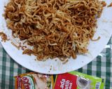 Foto langkah ke 1 dari resep Mie goreng sosis sayur.