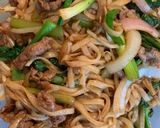 A picture of step 4 of Chinese-Style Stir-Fried Pho Noodles.