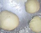 صورة لخطوة 3 من وصفة بيتزا و معجنات منوعة 😍