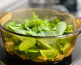 Hình bước làm 3 của món Canh Rau Bồ Ngót Nấu Giò Sống
