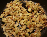 Foto del paso 4 de la receta: Albóndigas en salsa de berenjenas y cebollas