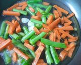Foto langkah ke 2 dari resep Urak-arik telur sayur.