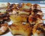 Foto del paso 7 de la receta: Brocheta de piña y langostino a la miel