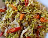 Foto langkah ke 6 dari resep 45. Tumis Bunga Pepaya dan Jamur.