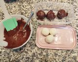 Foto del paso 5 de la receta: Bolitas de coco rallado con yogur y cobertura de chocolate