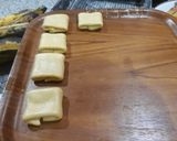 Foto langkah ke 5 dari resep Bolen pisang keju.