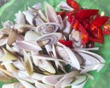 Hình bước làm 1 của món Tai heo xào xả ớt