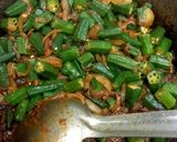 A picture of step 7 of Okra, (bhindi) fried 🥒🥒🧄.