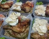 Foto langkah ke 9 dari resep Nasi Kebuli Ayam Goreng Pecah Enaknya.