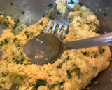Foto del paso 3 de la receta: Dumplings rellenos de queso y perejil