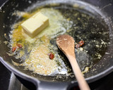 Foto del paso 4 de la receta: Lasaña de langostinos 🦐 🧀