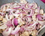 Foto del paso 2 de la receta: Salsa de Pollo con Camarones y Ñoquis