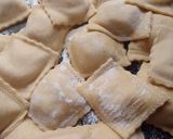 Foto del paso 4 de la receta: Ravioles de pollo con y sin gluten en sartén 🐔😋💚