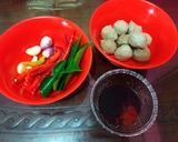 Foto langkah ke 1 dari resep 5. Bakso mercon daun jeruk.