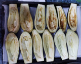 Foto del paso 1 de la receta: Berenjenas rellenas de Verduras al horno!!🍆