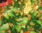 Hình bước làm 2 của món Nui xào sốt teriyaki