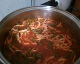 Foto del paso 3 de la receta: Pollo con nopales en chile guajillo