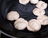 A picture of step 3 of Pani puri.