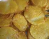 A picture of step 4 of Potato onion fritters.