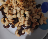 Foto del paso 2 de la receta: Arroz con pasas y anacardos