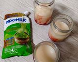 Foto langkah ke 4 dari resep Puding Strawberry Matcha Latte.