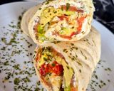 Une image de l'étape 5 de Wraps au saumon et à l'avocat et ses crudités.