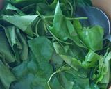 รูปขั้นตอนการทำที่ 1 ของ ตำลึงผัดไข่แบบง่ายๆด้วยไมโครเวฟ